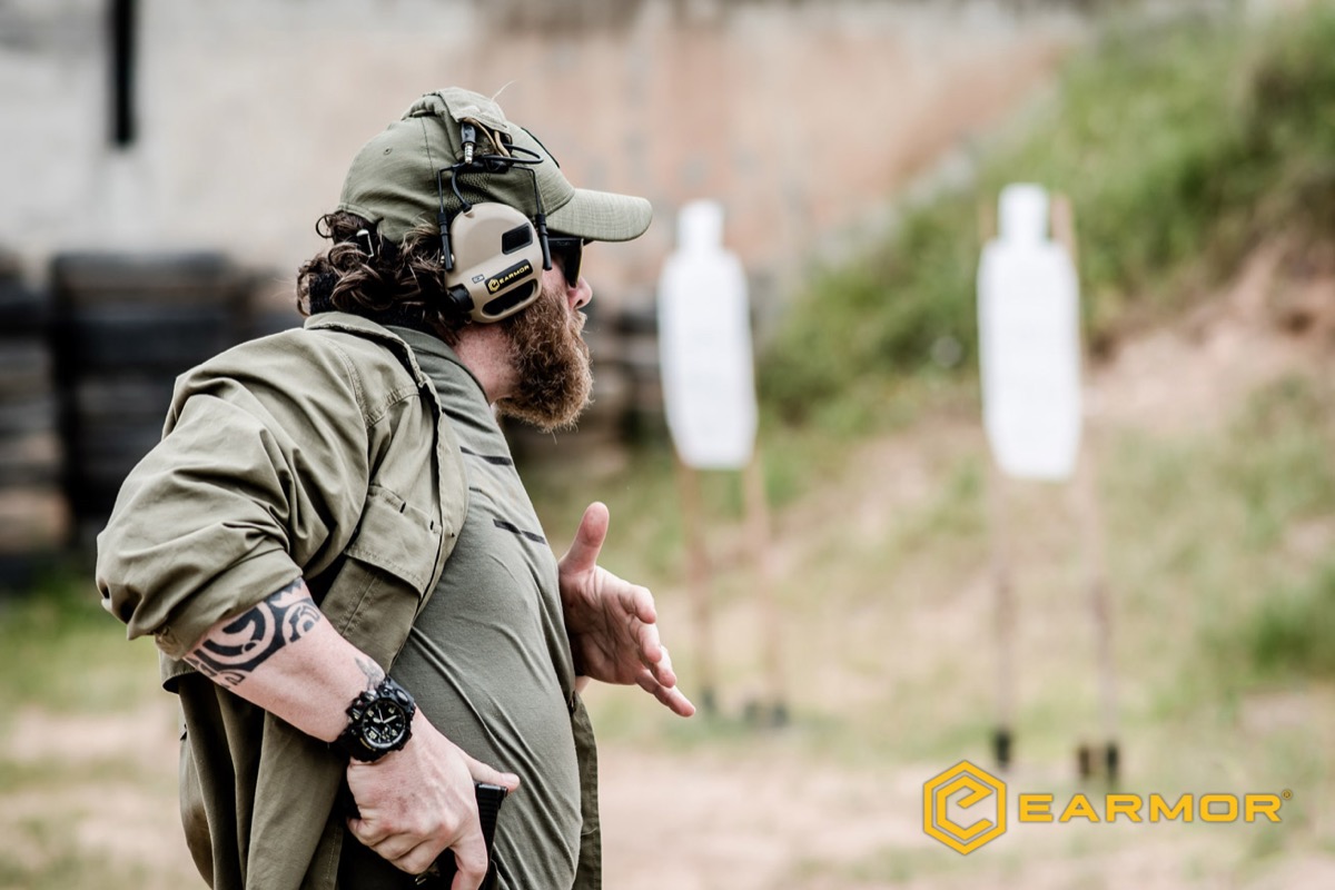 EARMOR headset in het veld